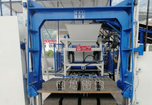 人行道步道磚機(jī)：技術(shù)猿為您解析傳輸設(shè)備撒料原因！